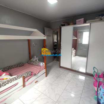 Casa em Praia Grande, bairro Nova Mirim