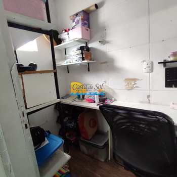 Casa em Praia Grande, bairro Nova Mirim