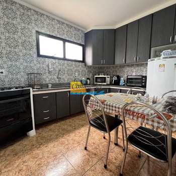 Apartamento em Praia Grande, bairro Guilhermina