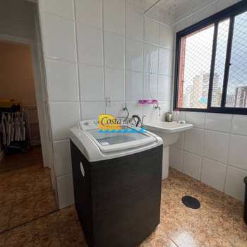 Apartamento em Praia Grande, bairro Guilhermina