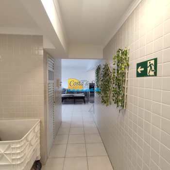 Apartamento em Praia Grande, bairro Guilhermina
