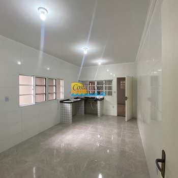 Casa em Praia Grande, bairro Guilhermina