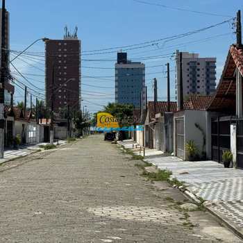 Casa em Praia Grande, bairro Maracanã
