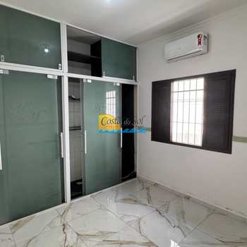Casa em Praia Grande, bairro Maracanã