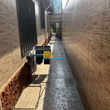 Casa em Praia Grande, bairro Canto do Forte