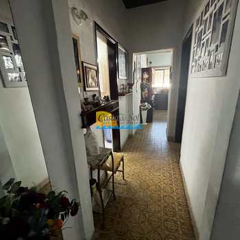 Casa em Praia Grande, bairro Canto do Forte