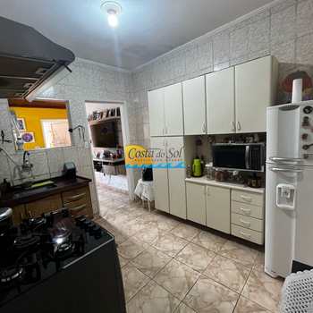 Casa em Praia Grande, bairro Canto do Forte