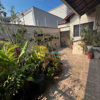 Casa em Praia Grande, bairro Canto do Forte