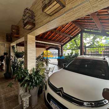 Casa em Praia Grande, bairro Canto do Forte