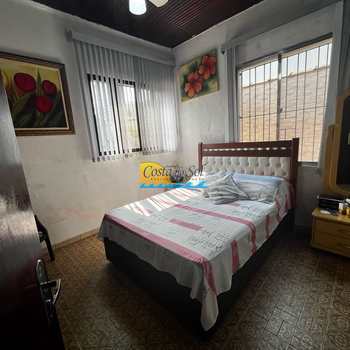 Casa em Praia Grande, bairro Canto do Forte