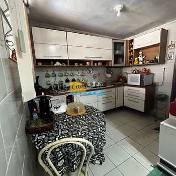 Casa em Praia Grande, bairro Canto do Forte