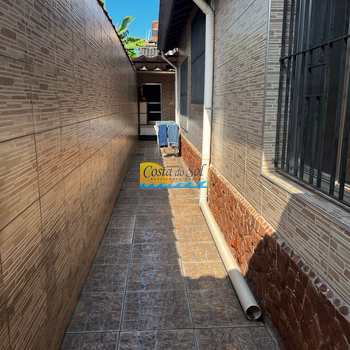 Casa em Praia Grande, bairro Canto do Forte