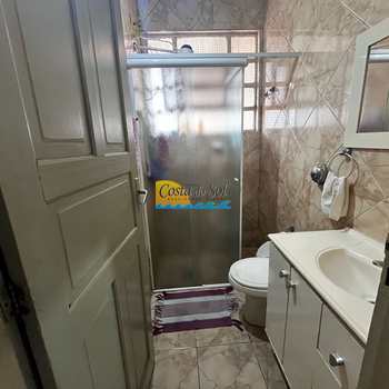 Casa em Praia Grande, bairro Canto do Forte