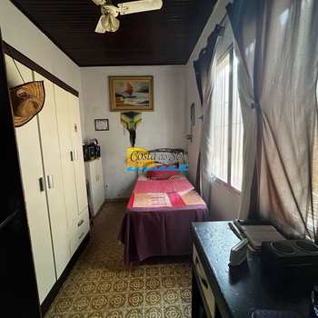 Casa em Praia Grande, bairro Canto do Forte
