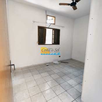 Casa em Praia Grande, bairro Guilhermina