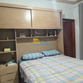 Casa em Praia Grande, bairro Caiçara