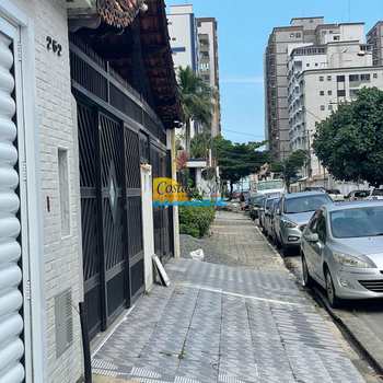 Sobrado em Praia Grande, bairro Ocian