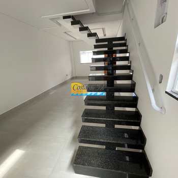 Sobrado em Praia Grande, bairro Ocian