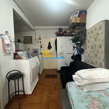Kitnet em Praia Grande, bairro Guilhermina