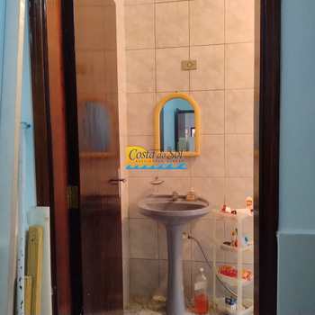 Casa em Praia Grande, bairro Mirim