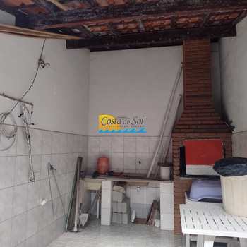 Casa em Praia Grande, bairro Mirim