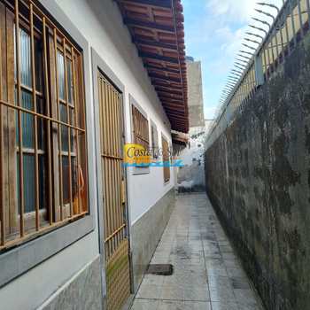 Casa em Praia Grande, bairro Mirim