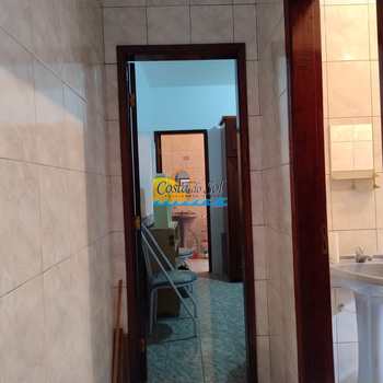 Casa em Praia Grande, bairro Mirim