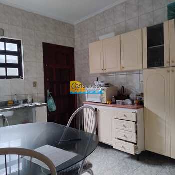 Casa em Praia Grande, bairro Mirim