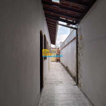 Casa em Praia Grande, bairro Mirim