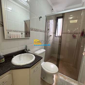 Apartamento em Praia Grande, bairro Guilhermina