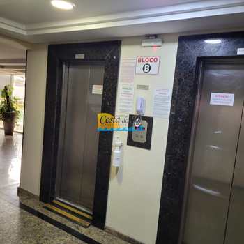 Apartamento em Praia Grande, bairro Tupi