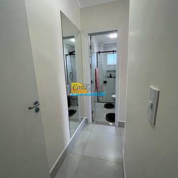 Apartamento em Praia Grande, bairro Guilhermina