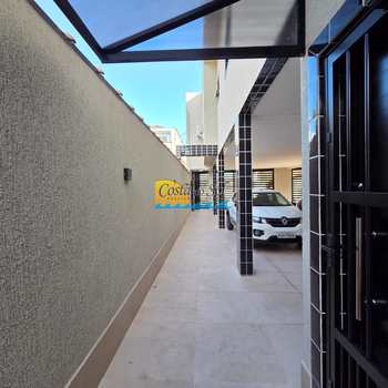 Casa em Praia Grande, bairro Boqueirão