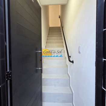 Casa em Praia Grande, bairro Boqueirão