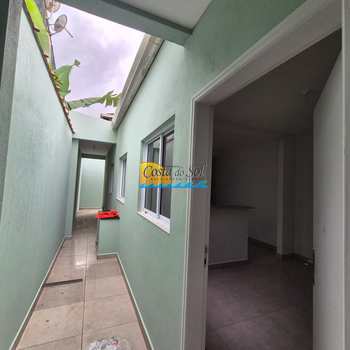 Casa em Praia Grande, bairro Samambaia