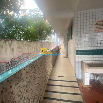 Apartamento em Praia Grande, bairro Guilhermina