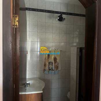 Casa em Praia Grande, bairro Canto do Forte