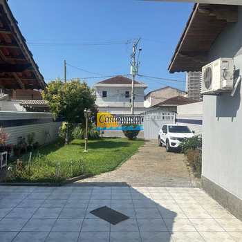 Casa em Praia Grande, bairro Canto do Forte