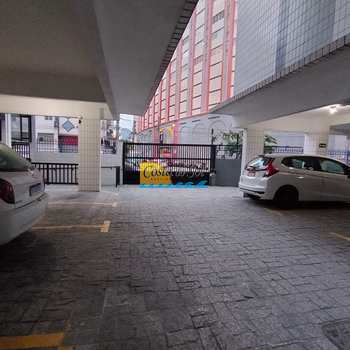 Apartamento em Praia Grande, bairro Boqueirão