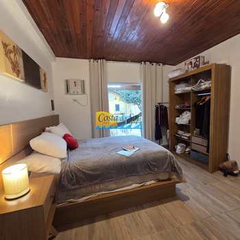 Casa em Praia Grande, bairro Samambaia