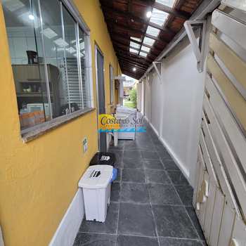 Casa em Praia Grande, bairro Samambaia