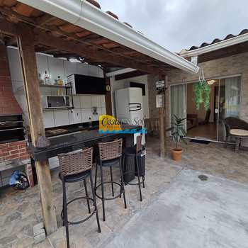Casa em Praia Grande, bairro Samambaia