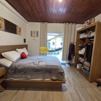 Casa em Praia Grande, bairro Samambaia