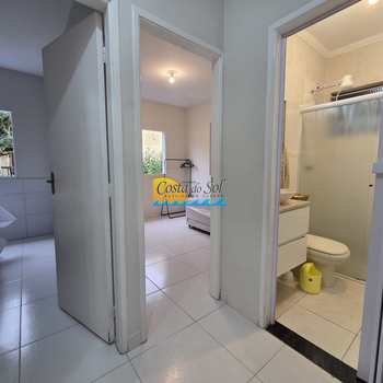 Casa em Praia Grande, bairro Samambaia