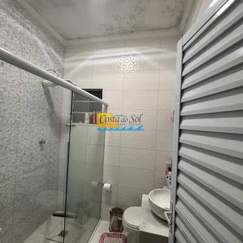 Casa em Praia Grande, bairro Canto do Forte