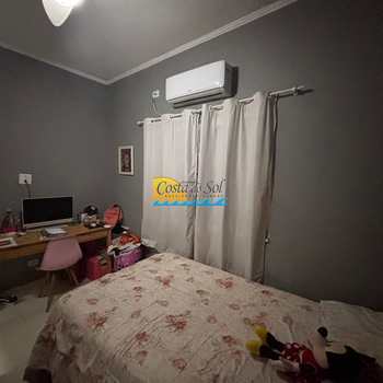 Casa em Praia Grande, bairro Canto do Forte