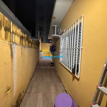 Casa em Praia Grande, bairro Canto do Forte