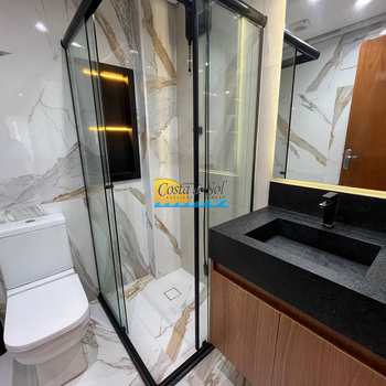 Apartamento em Praia Grande, bairro Guilhermina
