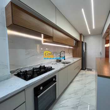 Apartamento em Praia Grande, bairro Guilhermina