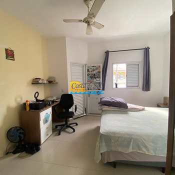 Sobrado em Praia Grande, bairro Sítio do Campo